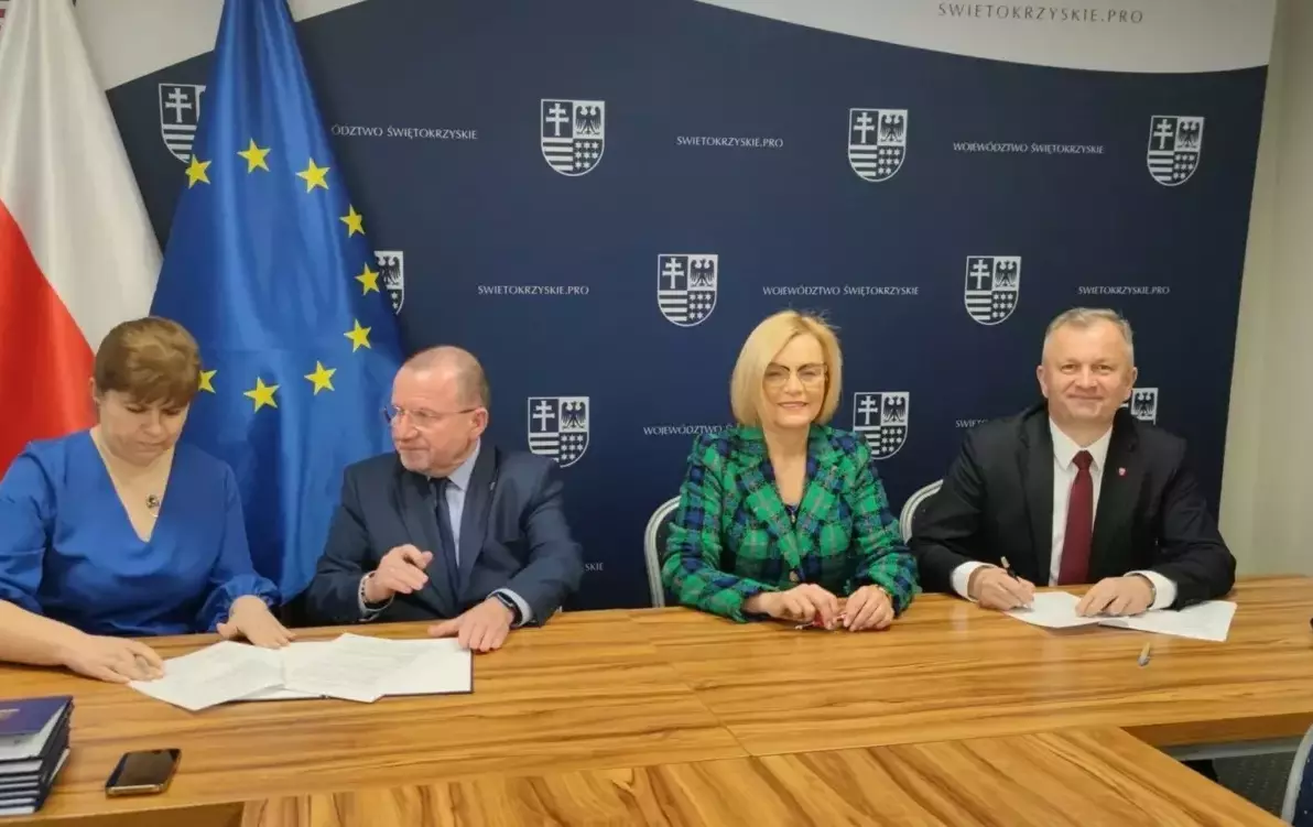 Zdjęcie do Podpisanie umowy na dofinansowanie projektu ,,Centrum Usług Społecznych w Połańcu''