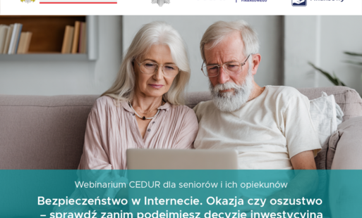 Grafika promująca bezpłatne webinarium dla seniorów i ich opiekunów. U góry znajdują się logotypy: Pełnomocnika Rządu do spraw Polityki Senioralnej, Policji, UKNF i Rzecznika Finansowego. W centralnej części widoczna jest starsza kobieta i starszy mężczyzna siedzący na kanapie i patrzący na ekran laptopa. Na dole, na turkusowym tle, umieszczono tekst: „Webinarium CEDUR dla seniorów i ich opiekunów. Bezpieczeństwo w Internecie. Okazja czy oszustwo – sprawdź zanim podejmiesz decyzję inwestycyjną. 13 października 2026 roku, 10:00–12:30”.